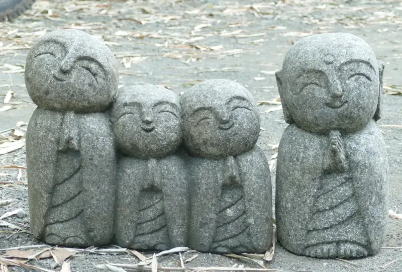 Product image 3 of the product “Jizo is little monk, with 4 jizo are grouping such as 1 part separate and 3 grouping (4 parts in 1 se) ”